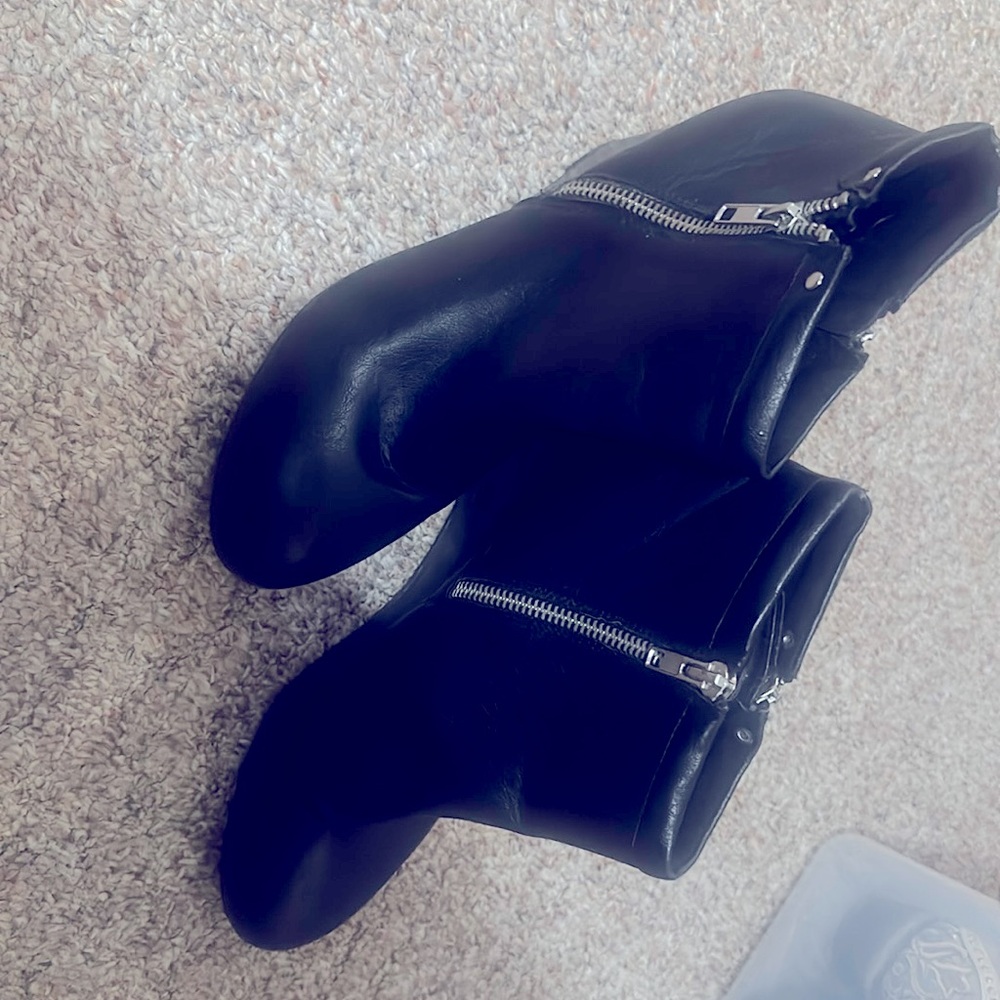 Woman’s Black UNLISTED ANKLE WEDGES W/Zippers on both sides of the shoe